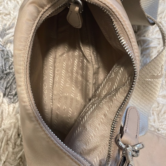 Prada Re-edition Nylon Bag Nude - Picture 5 of 9